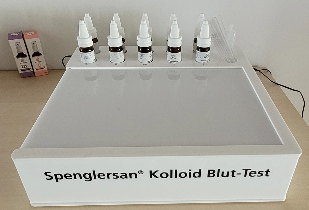 Reagenzgläser beim Spenglersan Kolloid Blut-Test
